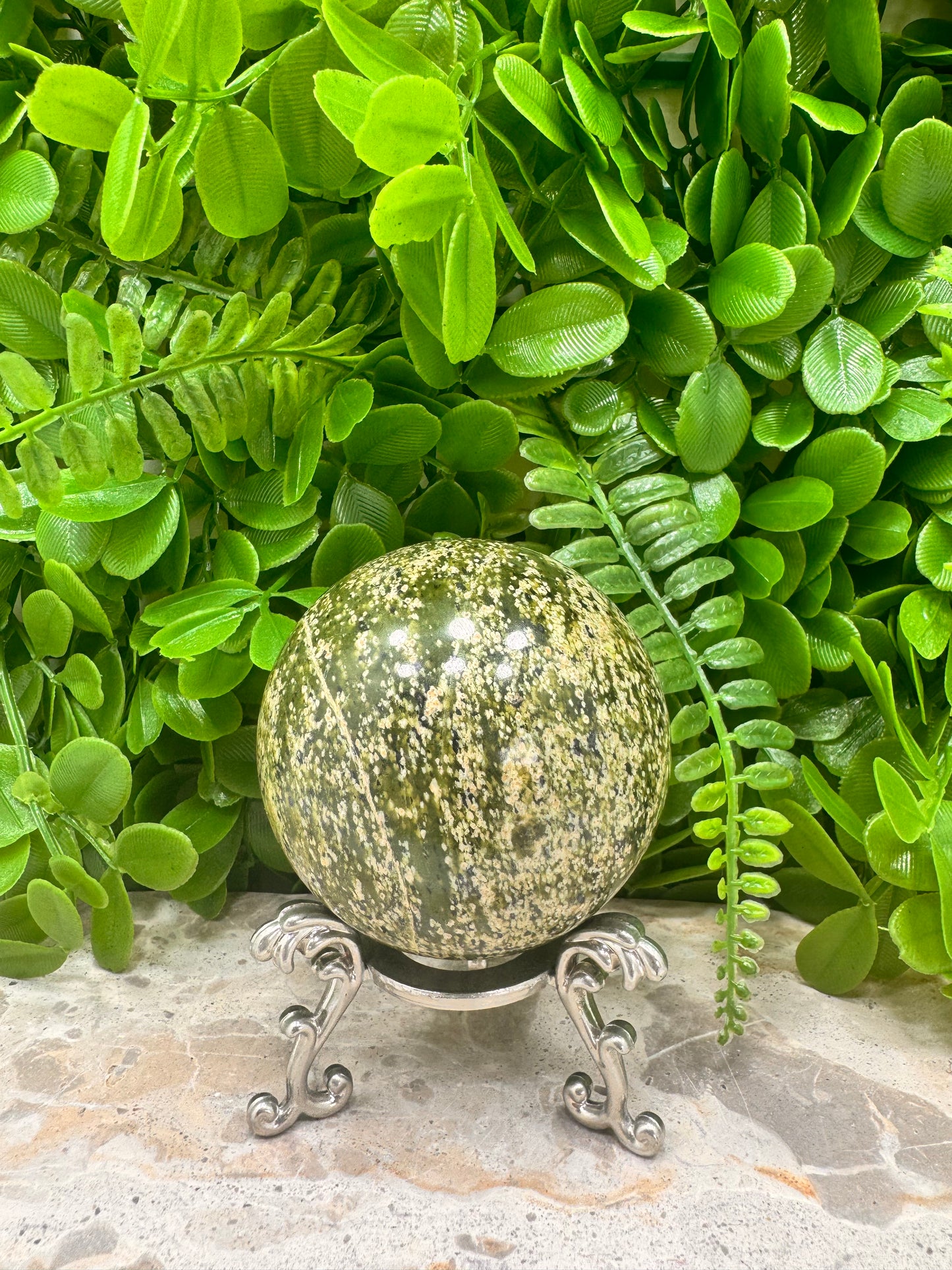 Dotted Serpentine Sphere 514g
