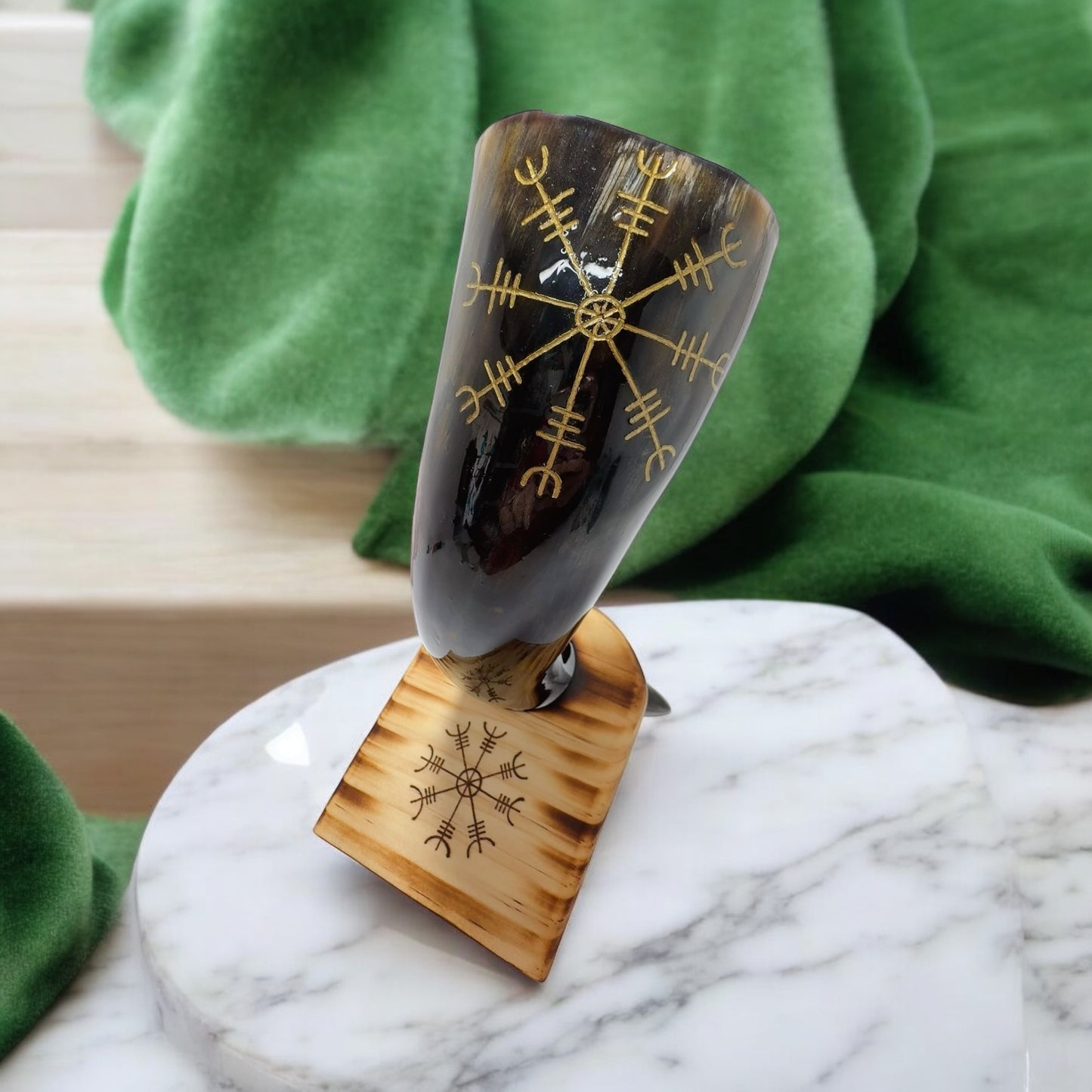 Pagan Compass [vegvisir Drinking Horn with Wooden Stand 300g