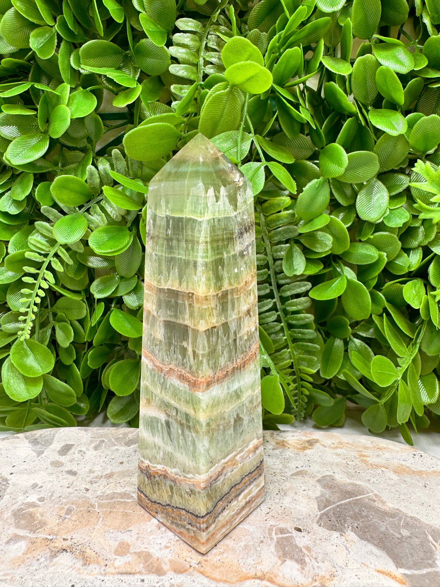 Emerald Kiwi Calcite Tower 422g