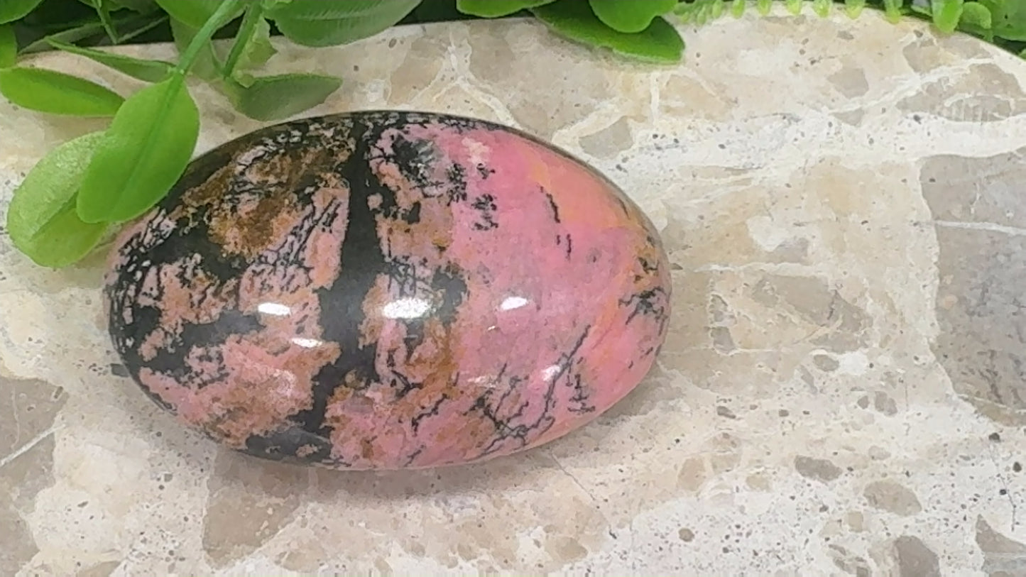 Rhodonite Palm Stone 312g