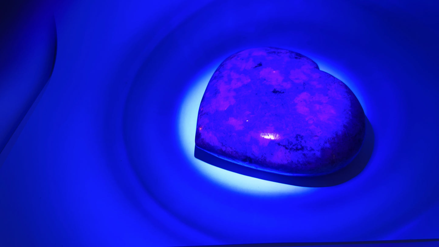 Hackmanite Heart 1.3kg