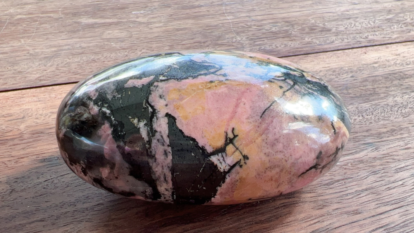Rhodonite Palm Stone 240g