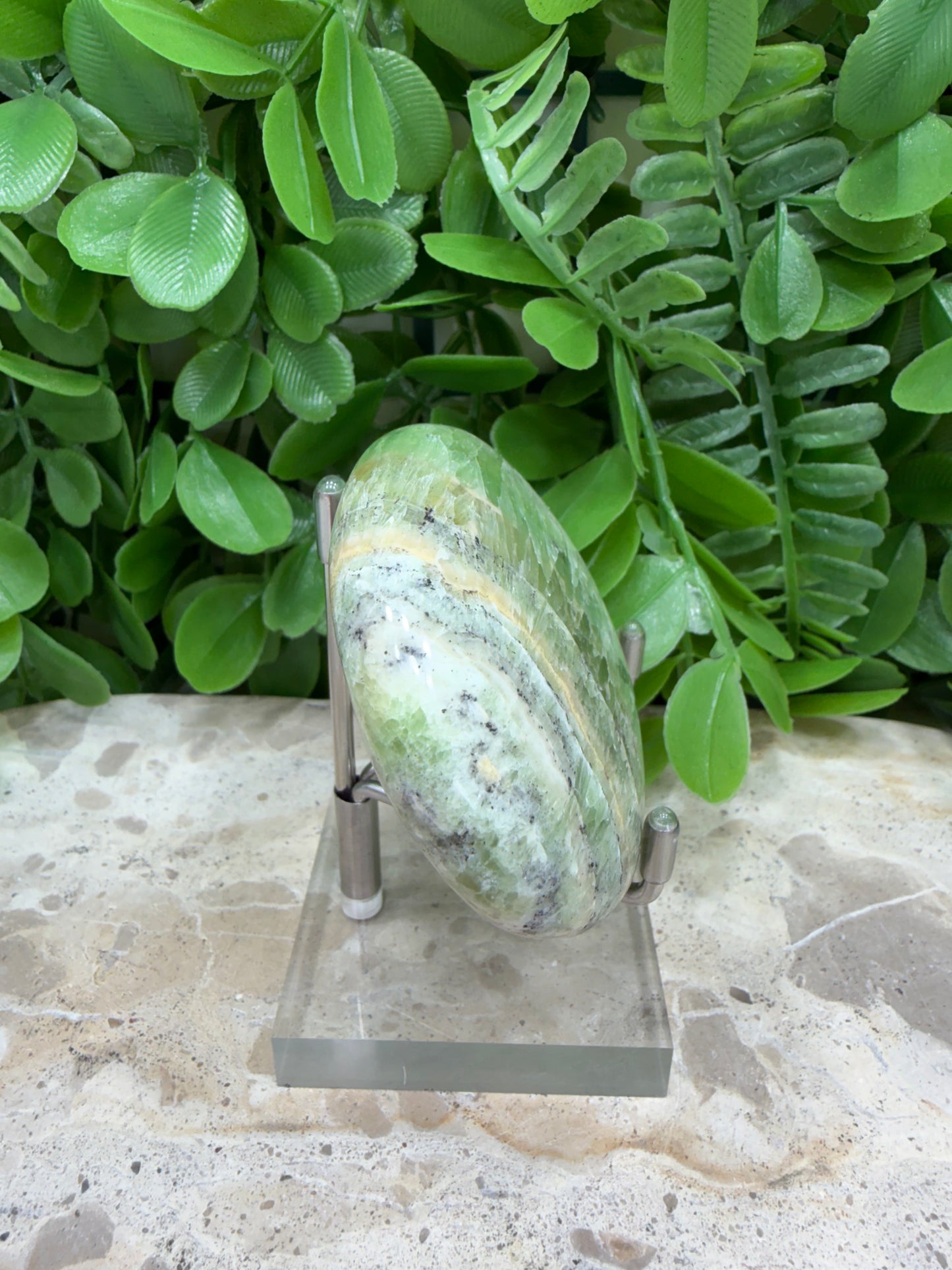 Emerald Kiwi Calcite Palm Stone 148g