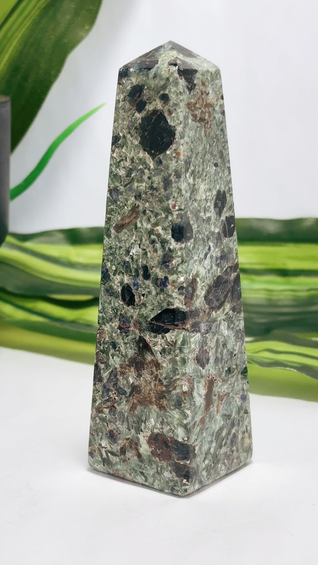 Blue Sapphire with Mica Tower 264g