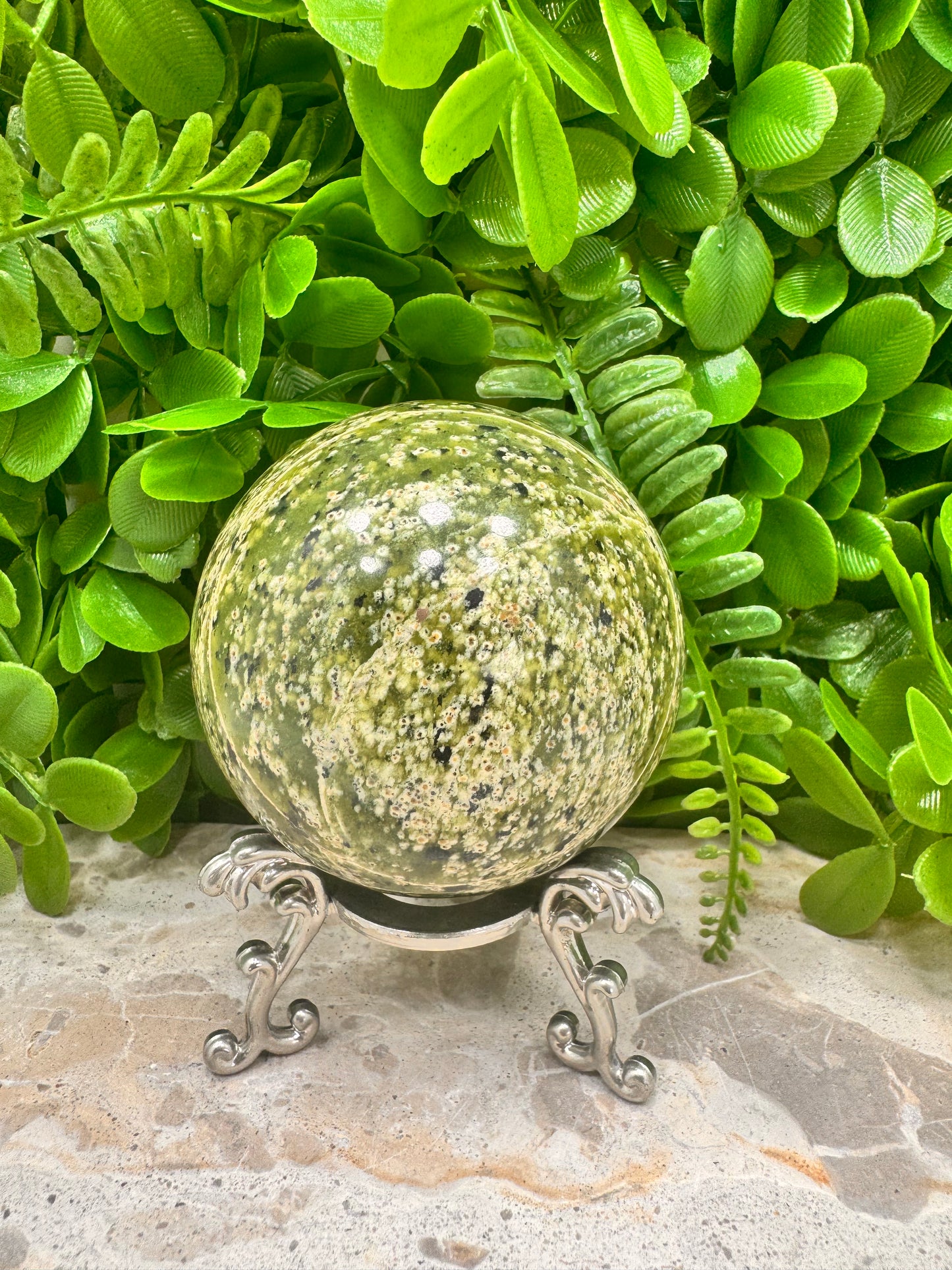 Dotted Serpentine Sphere 570g