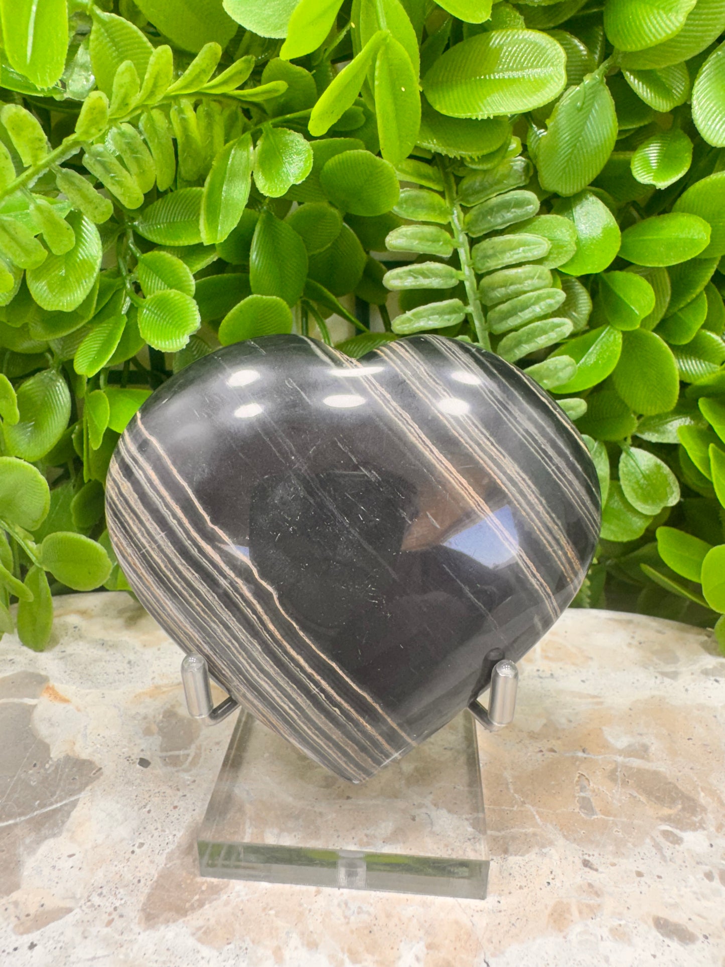 Black Banded Onyx Heart 216g