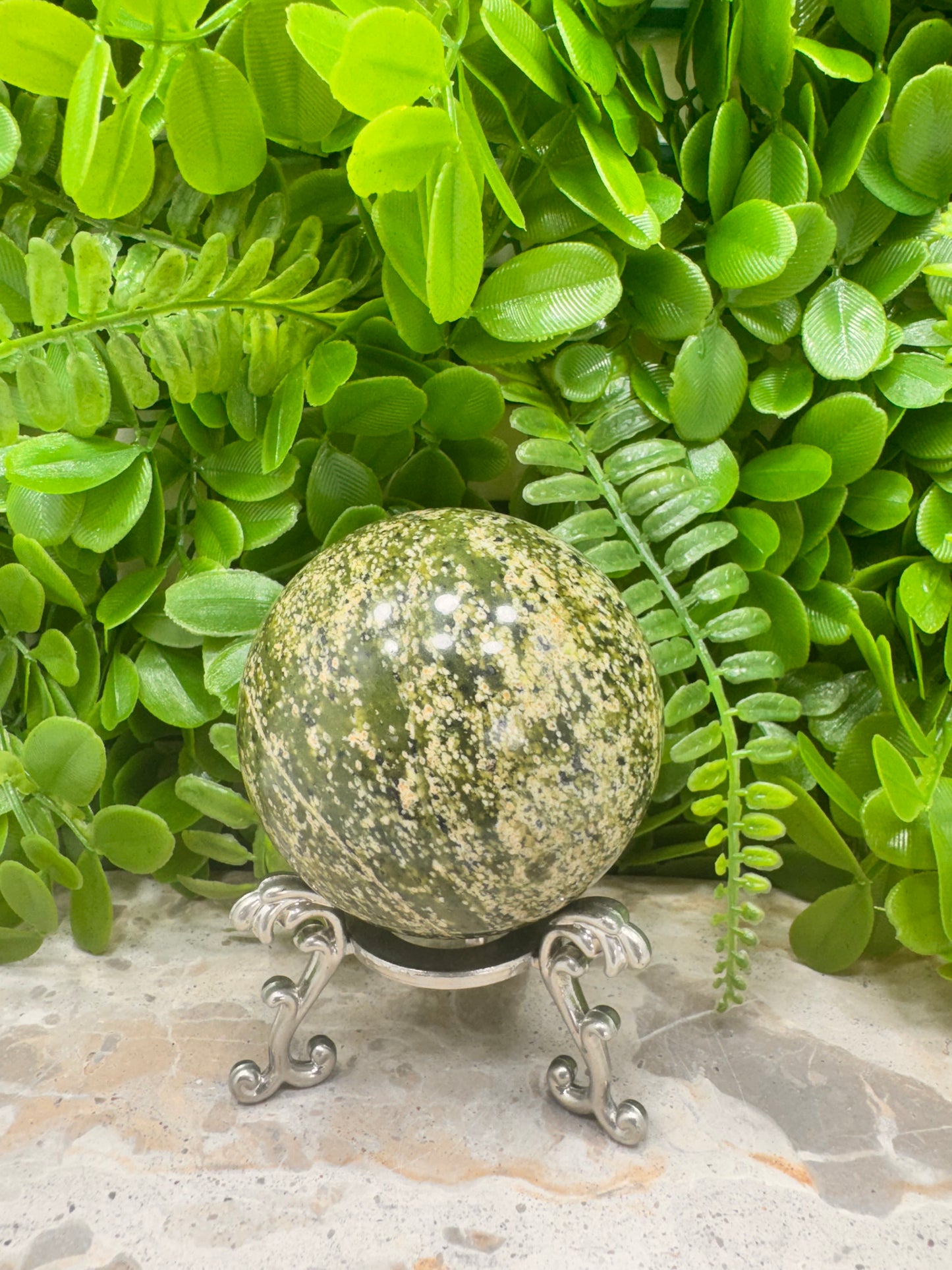 Dotted Serpentine Sphere 514g