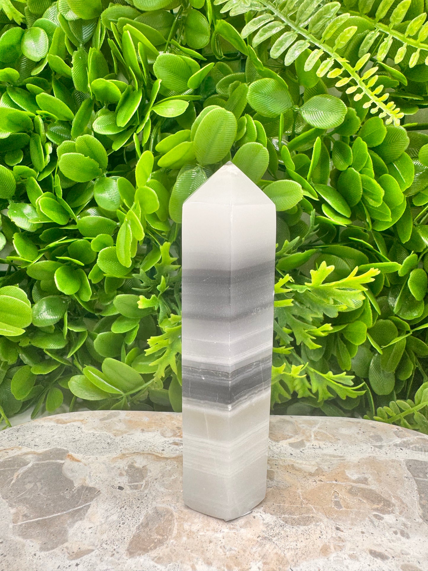 Black & White Onyx Tower 336g