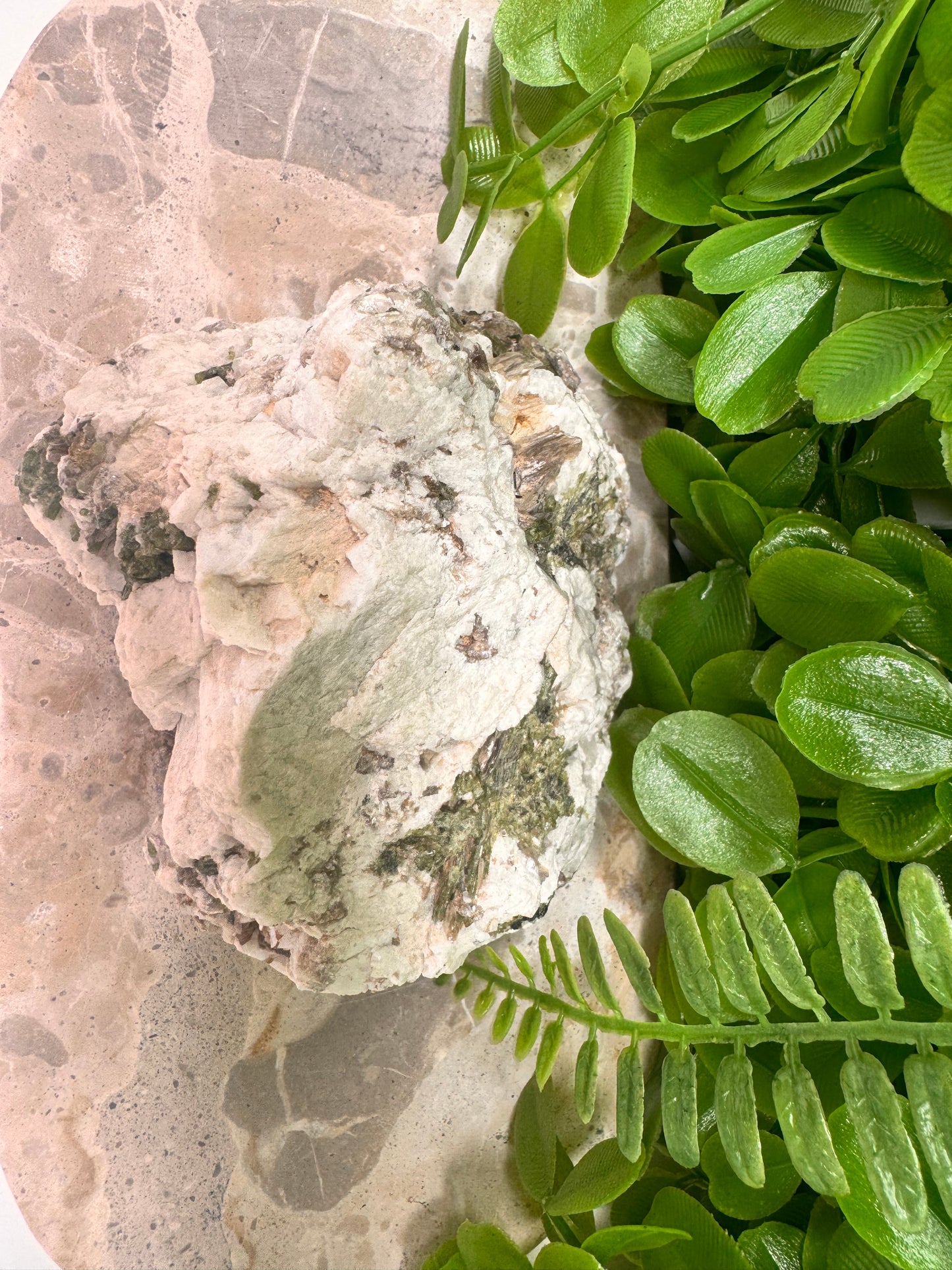 Green Tourmaline with Lepidolite 710g