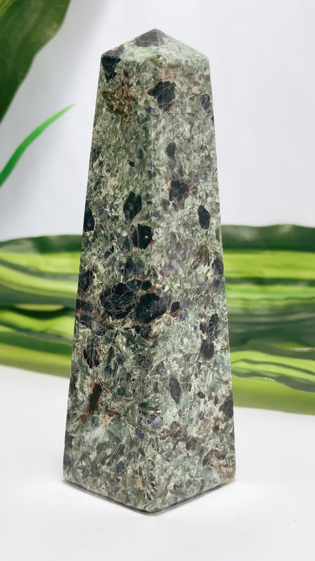 Blue Sapphire with Mica Tower 264g