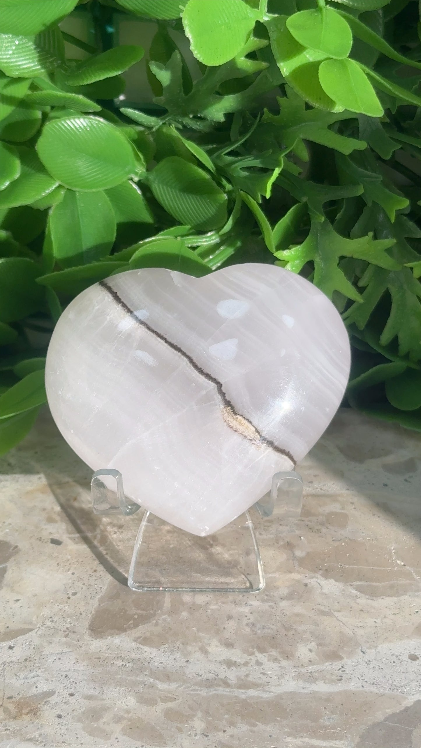 Smokey Pink Mangano Heart 136g