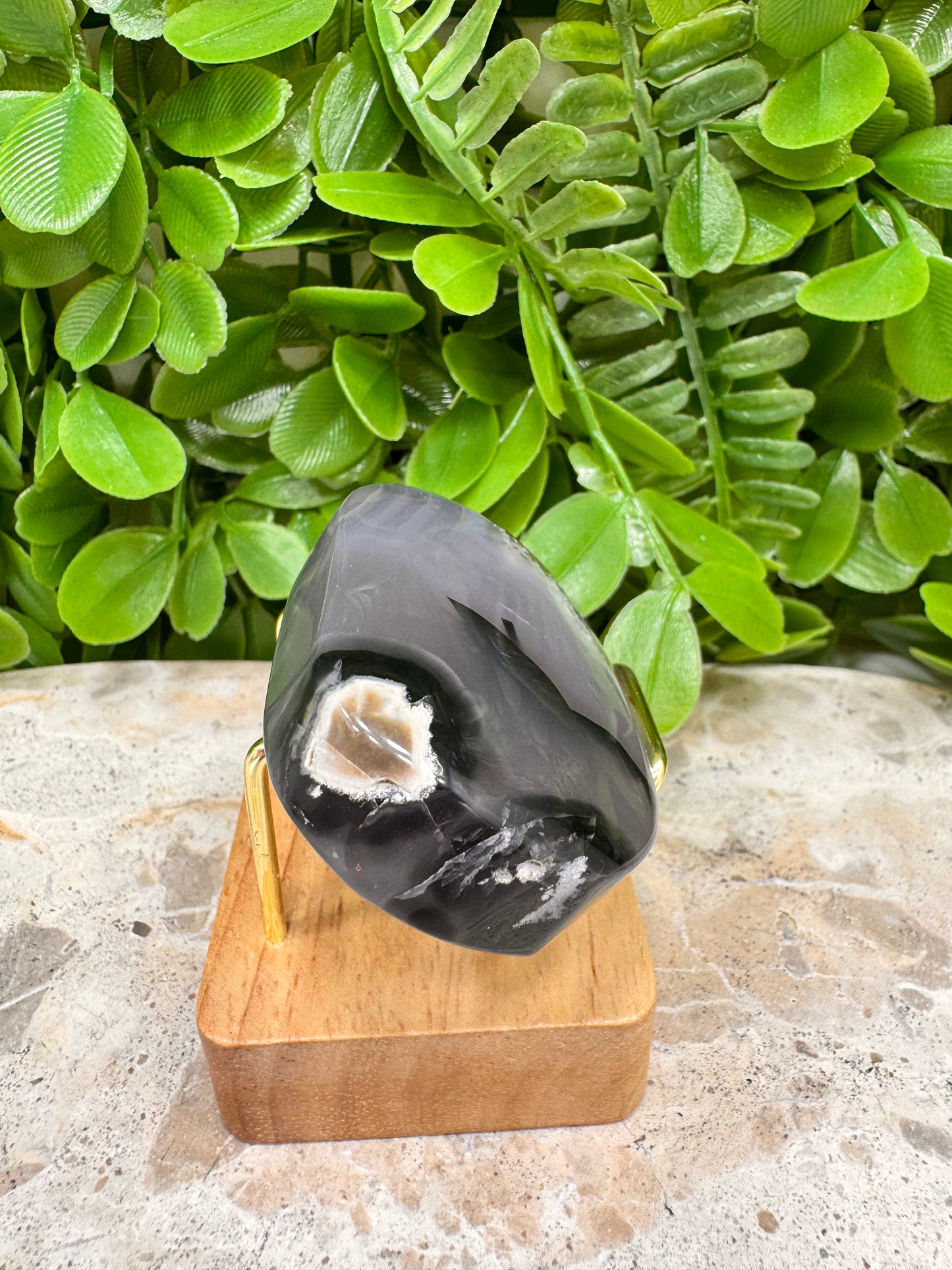 UV Volcanic Agate Palm Stone 94g