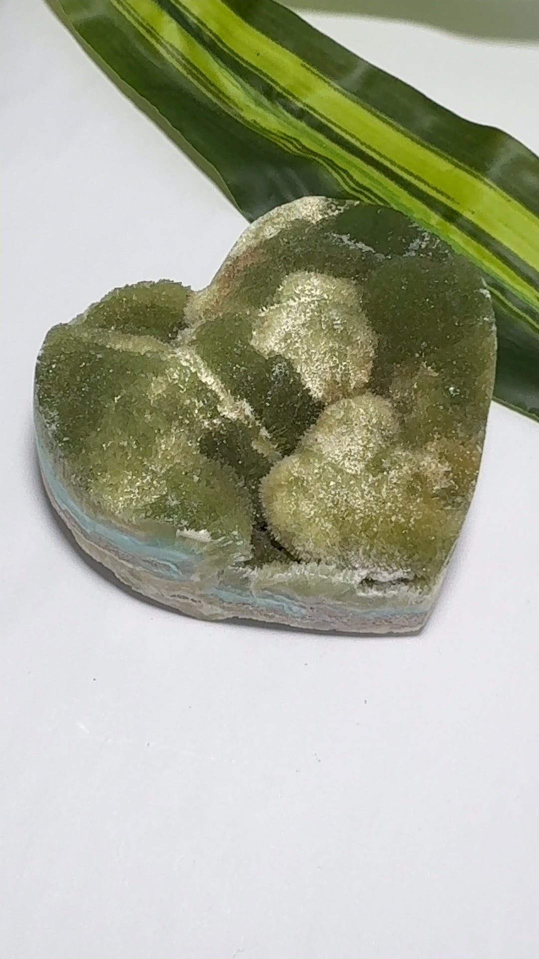 Smithsonite Heart 594g