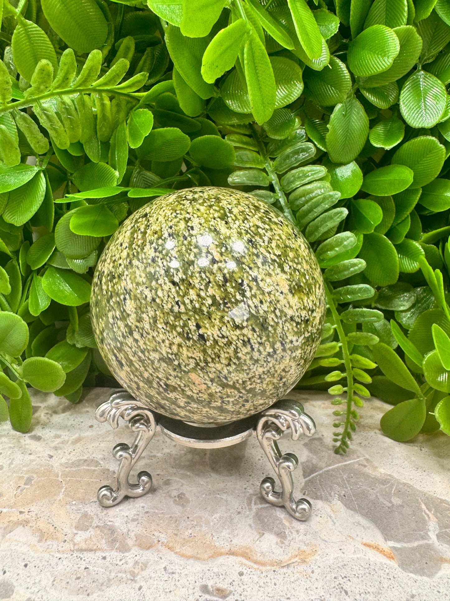 Dotted Serpentine Sphere 570g