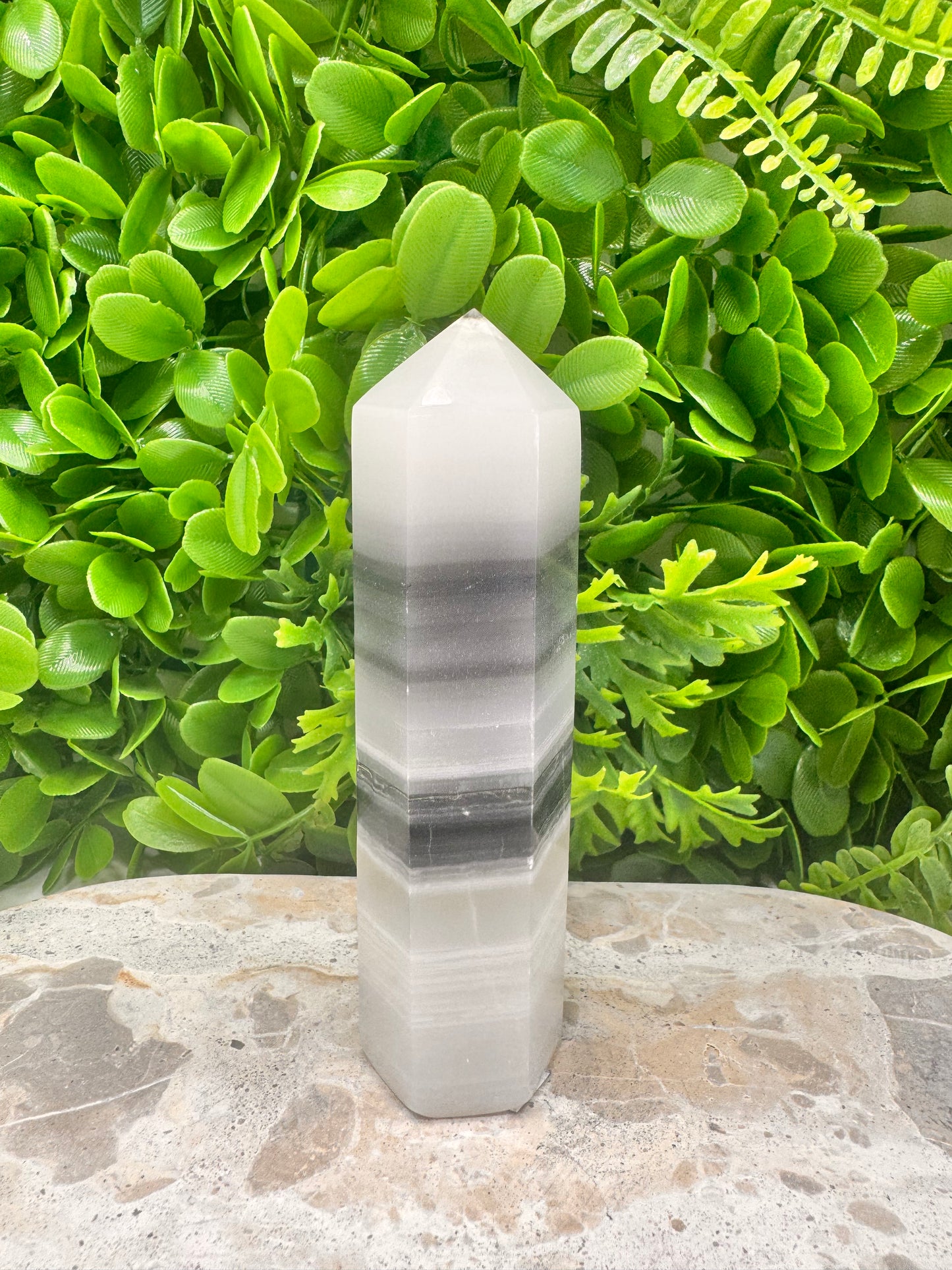 Black & White Onyx Tower 336g