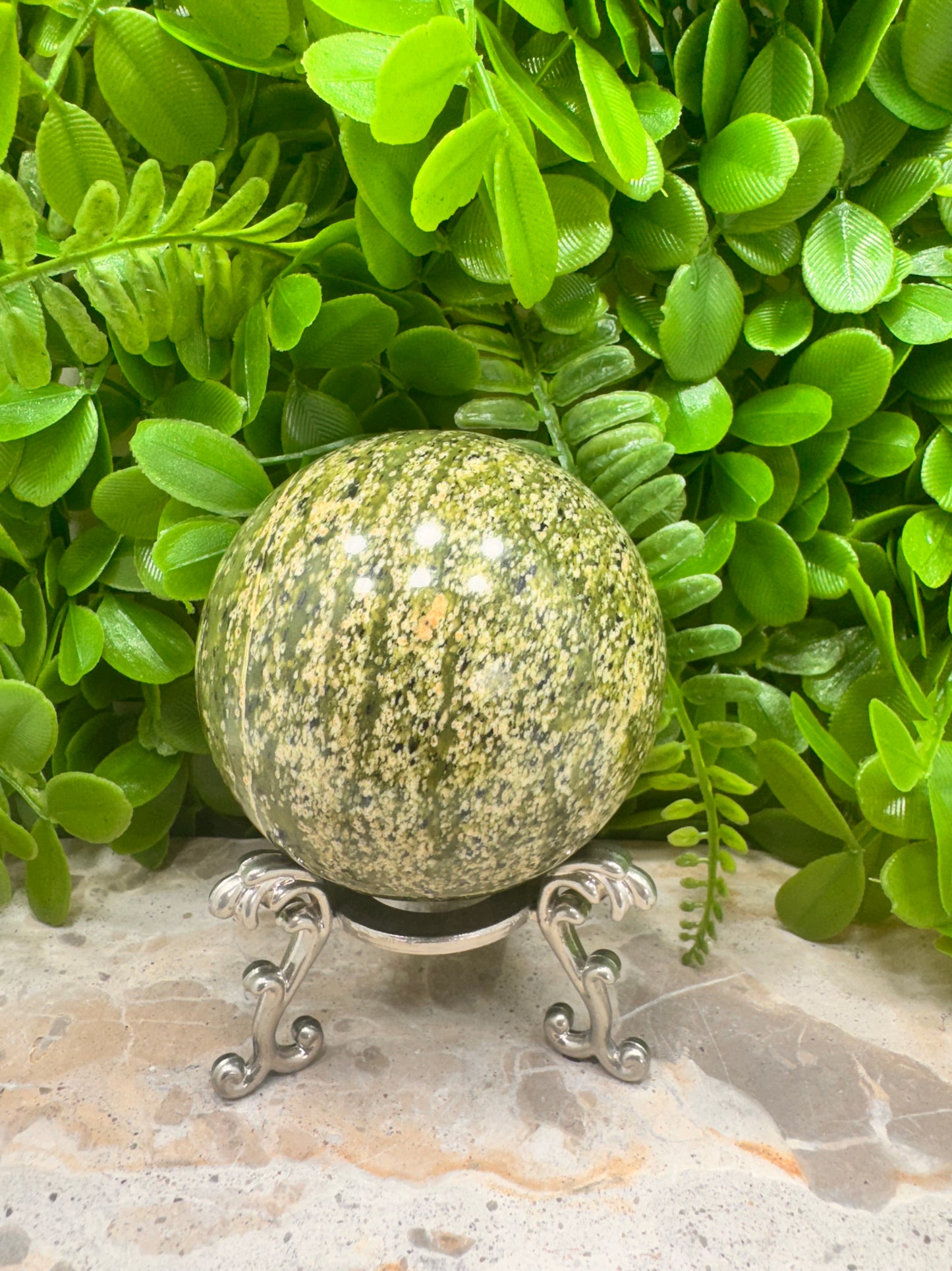 Dotted Serpentine Sphere 570g