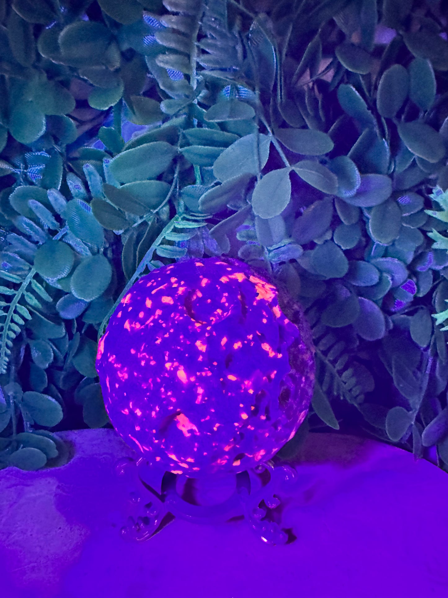 Yooperlite Moon Sphere UV 716g