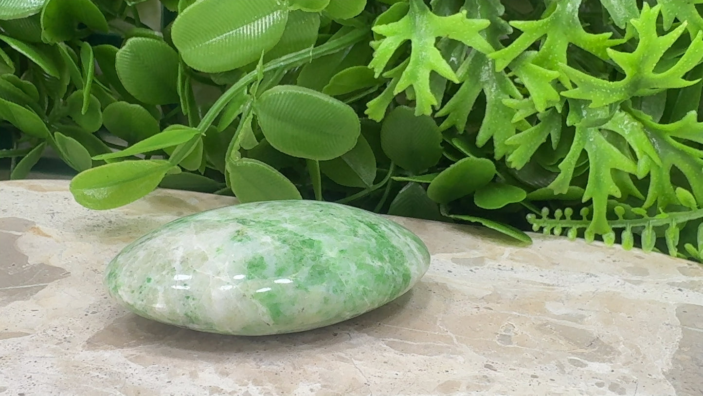 Green Apple Jadeite Palm Stone 106g