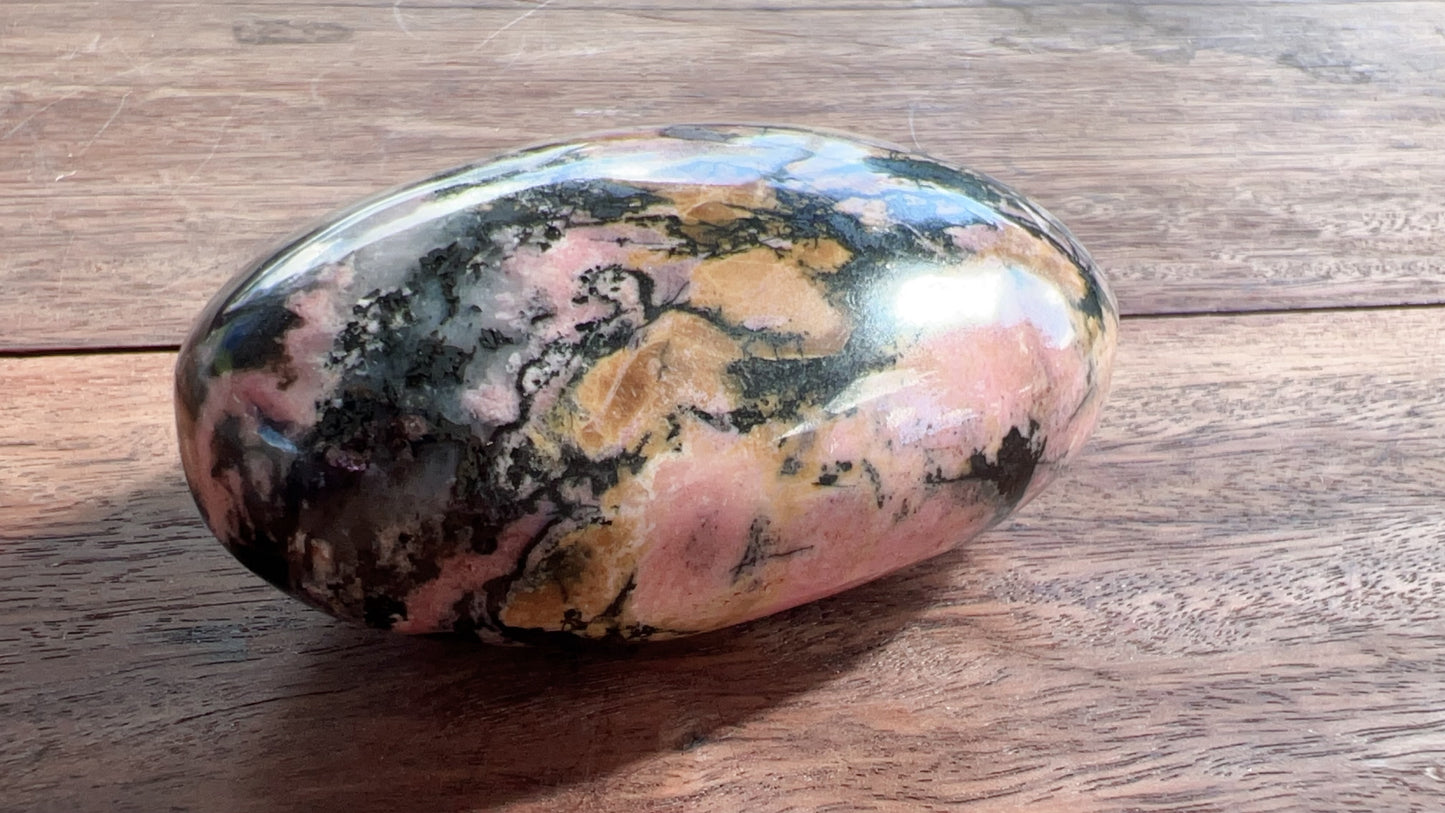Rhodonite Palm Stone 240g