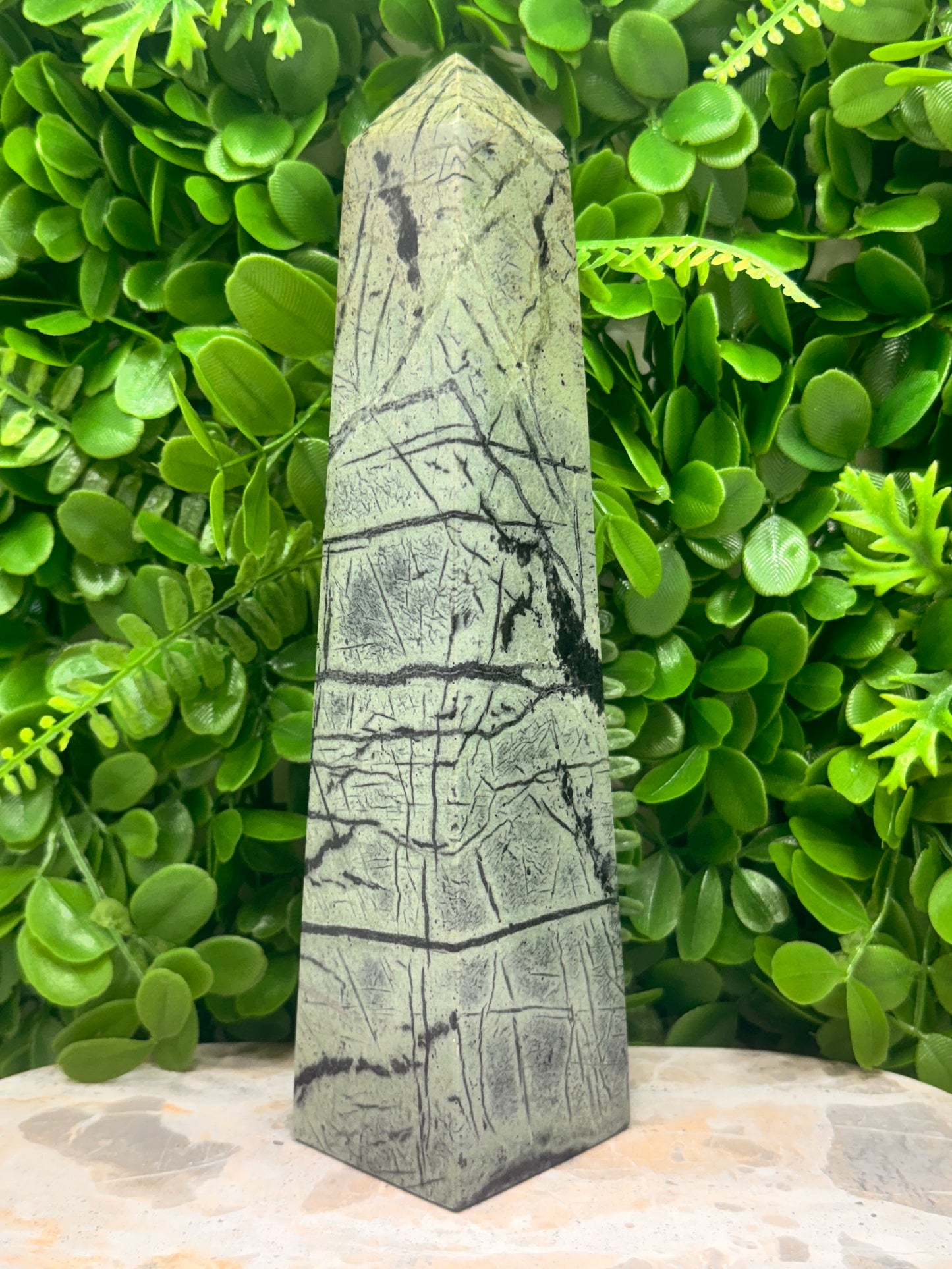 Black Vein Serpentine Tower 1300g