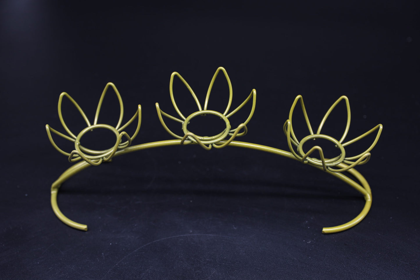 Gold Lotus Metal Sphere Stand