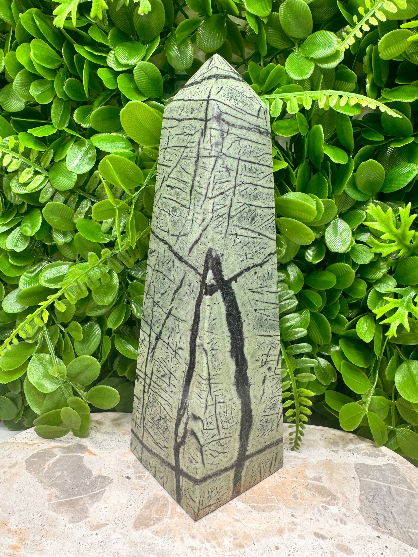 Black Vein Serpentine Tower 1624g