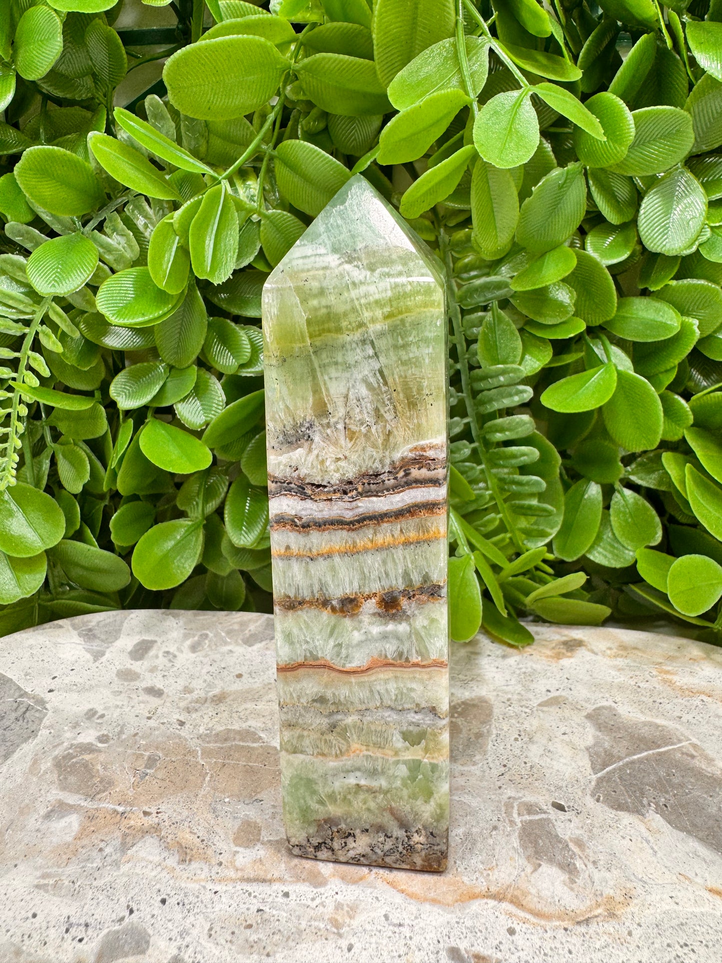 Emerald Kiwi Calcite Tower 278g