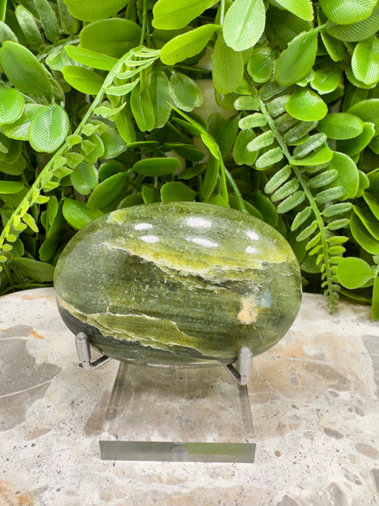 Tremolite Palm Stone 154g