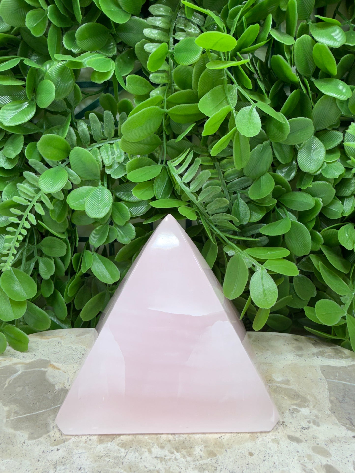 Pink Mangano UV Pyramid 1066g
