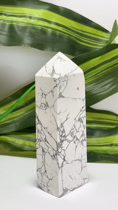Howlite Tower 290g