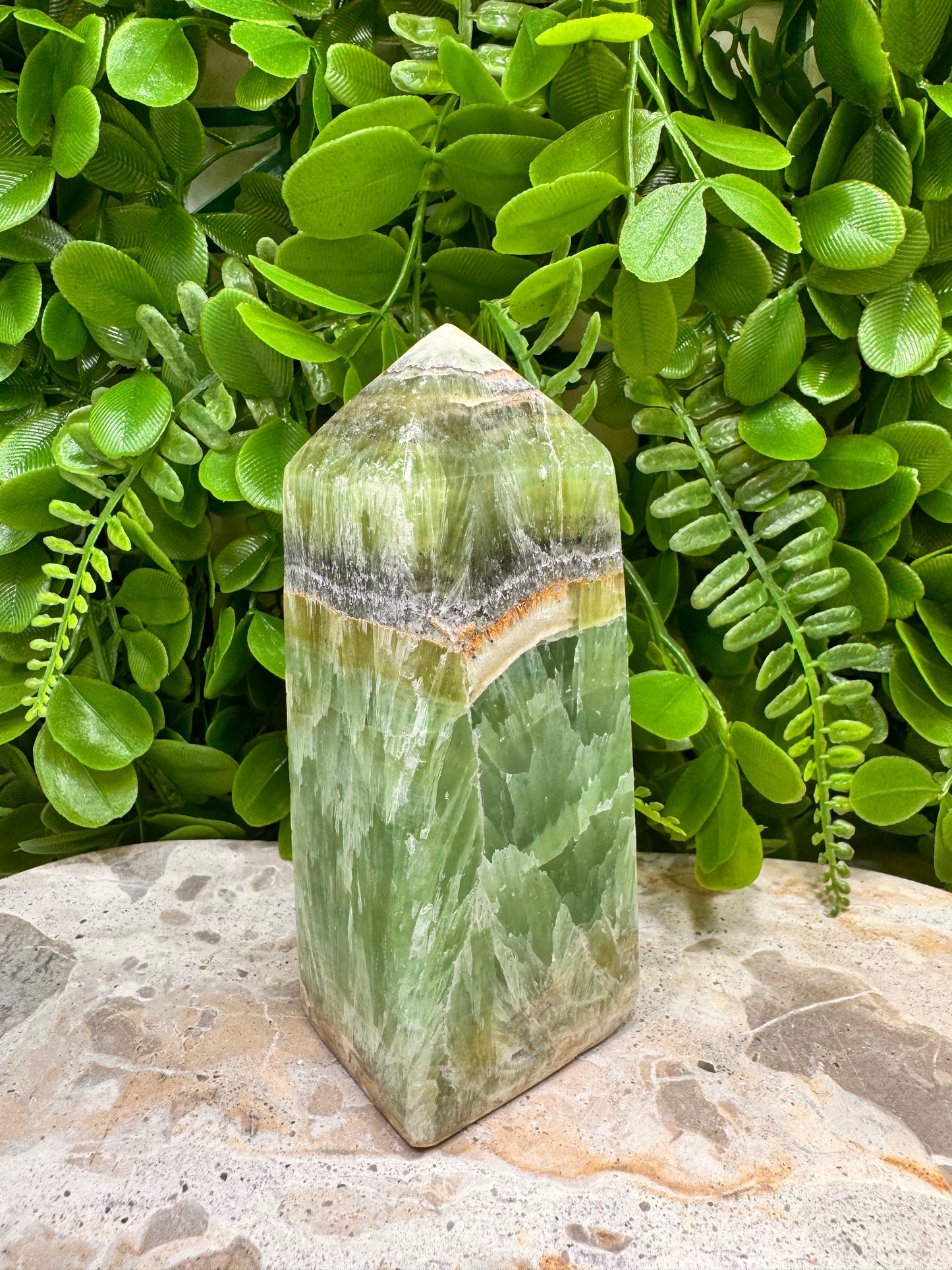 Emerald Kiwi Calcite Tower 526g