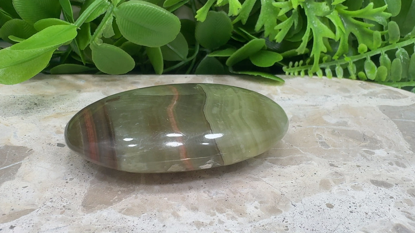 Green Banded Onyx Palm stone 102g