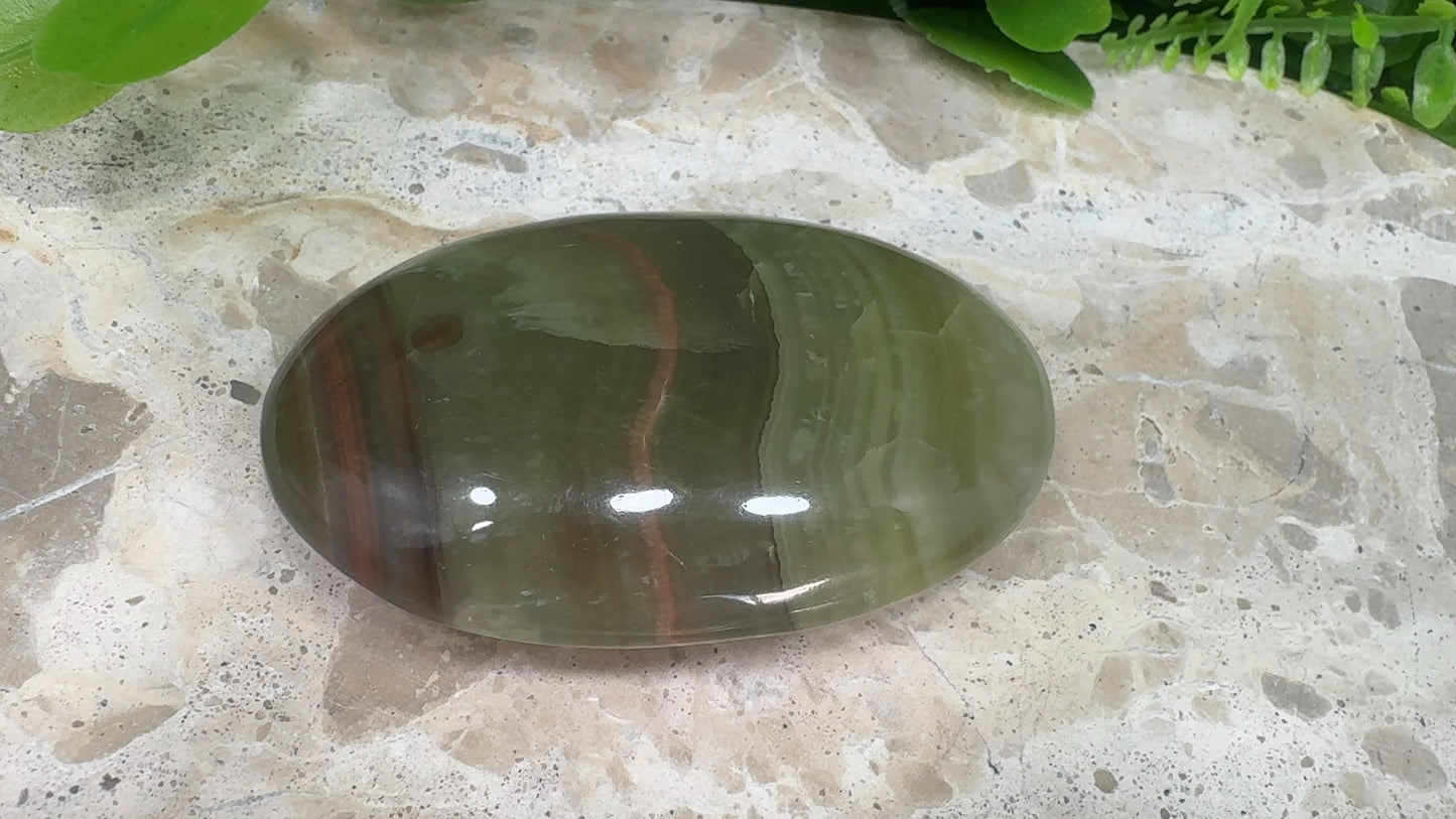 Green Banded Onyx Palm stone 102g