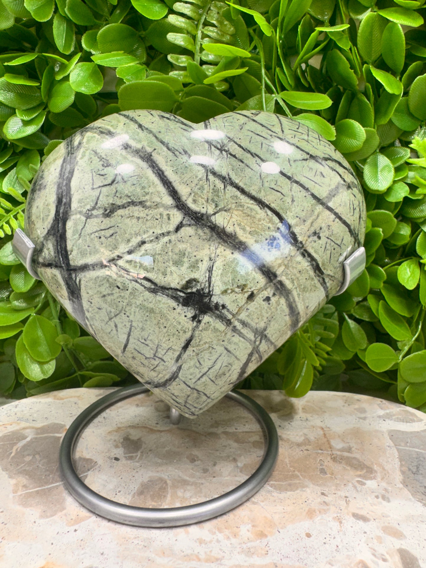 Black Vein Serpentine Heart 1276g