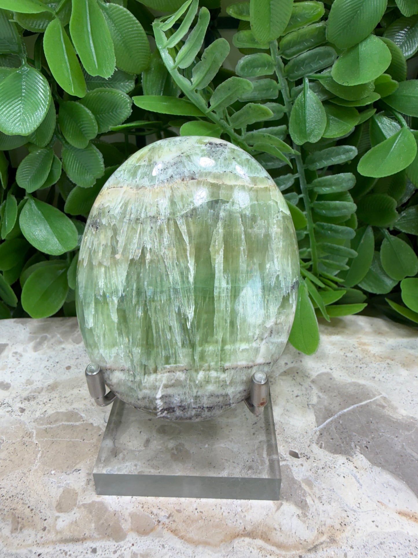 Emerald Kiwi Calcite Palm Stone 148g