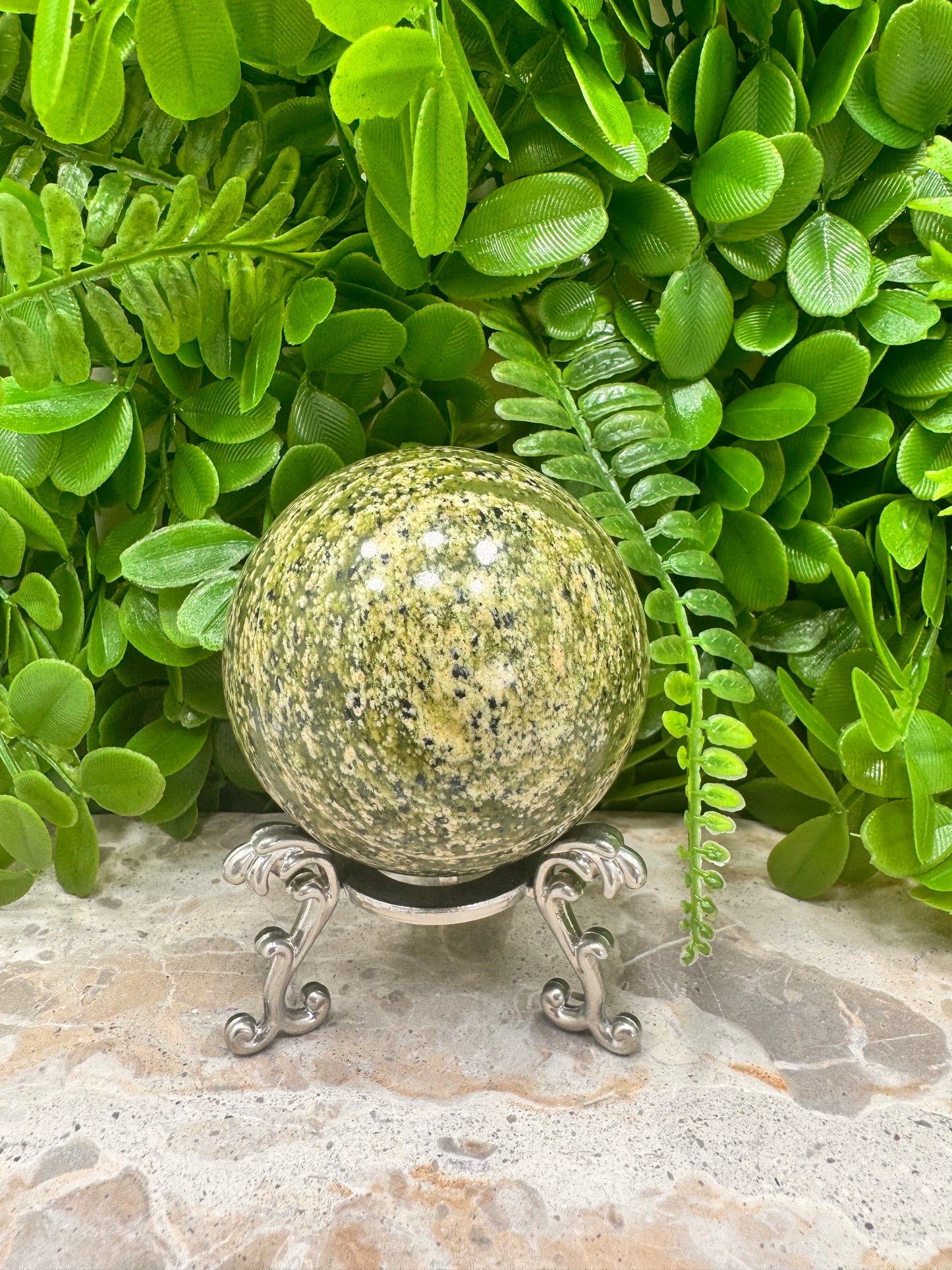 Dotted Serpentine Sphere 514g