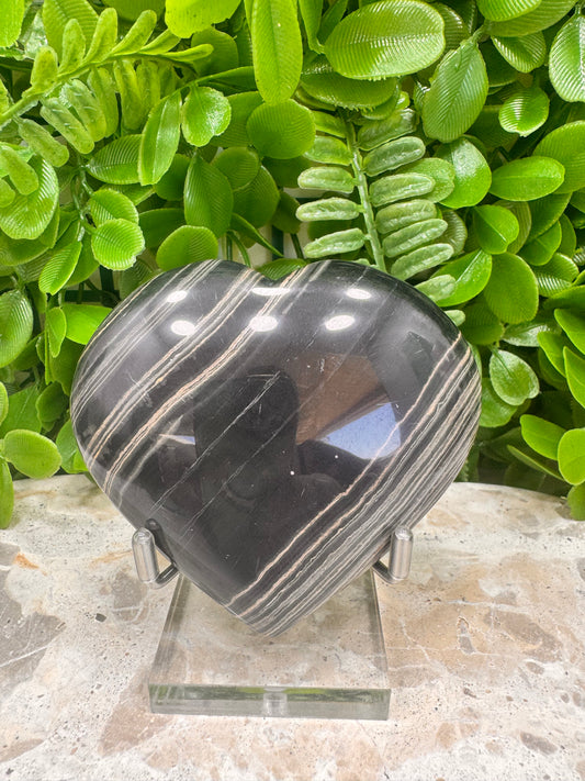 Black Banded Onyx Heart 216g