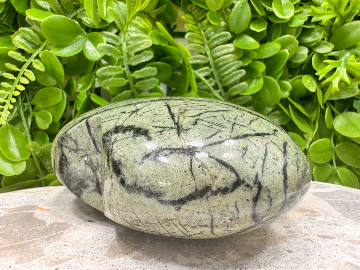 Black Vein Serpentine Heart 1276g