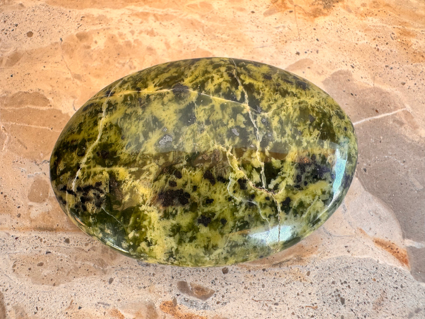 Mixed Serpentine Palm Stone 170g