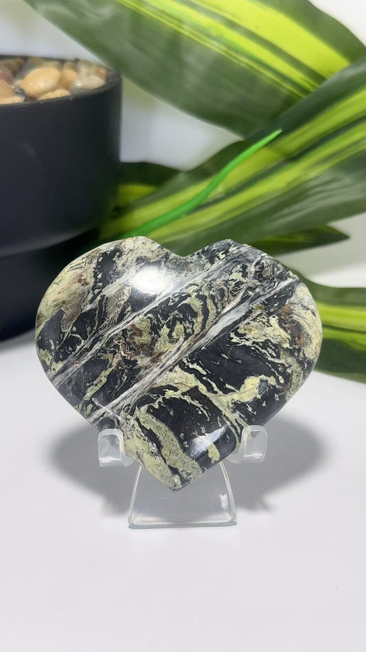 Leafy Serpentine Heart 158g