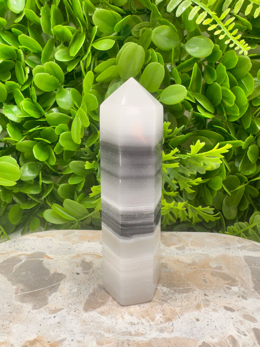 Black & White Onyx Tower 336g