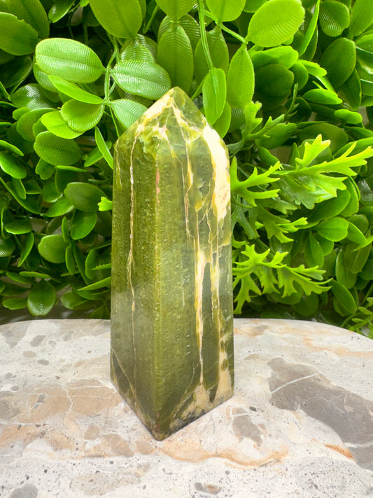 Tremolite Tower 358g