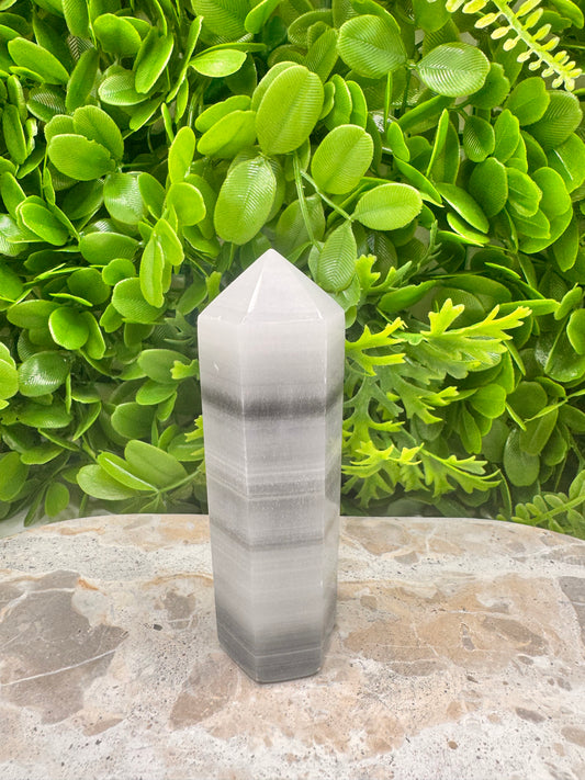 Black & White Onyx Tower 234g