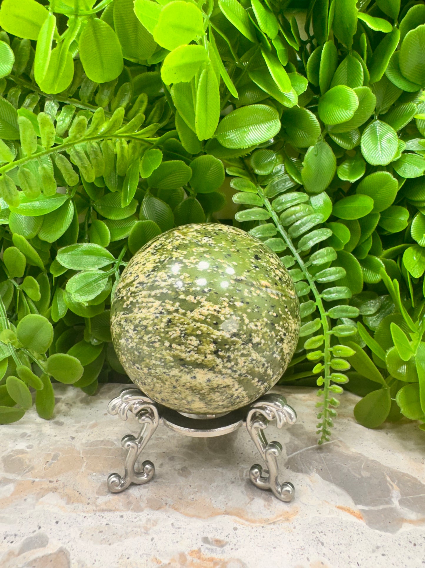 Dotted Serpentine Sphere 514g