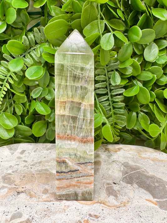 Emerald Kiwi Calcite Tower 314g