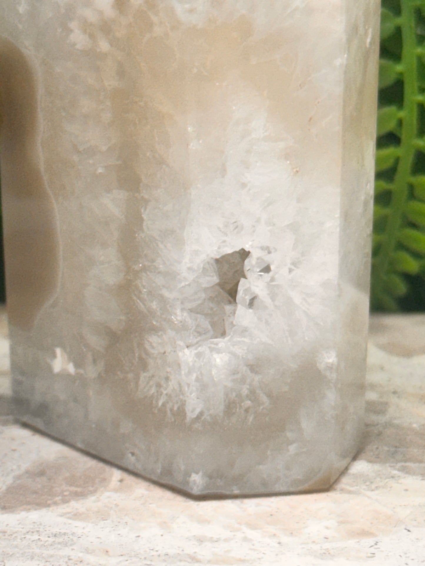 Druzy Agate Tower 370g