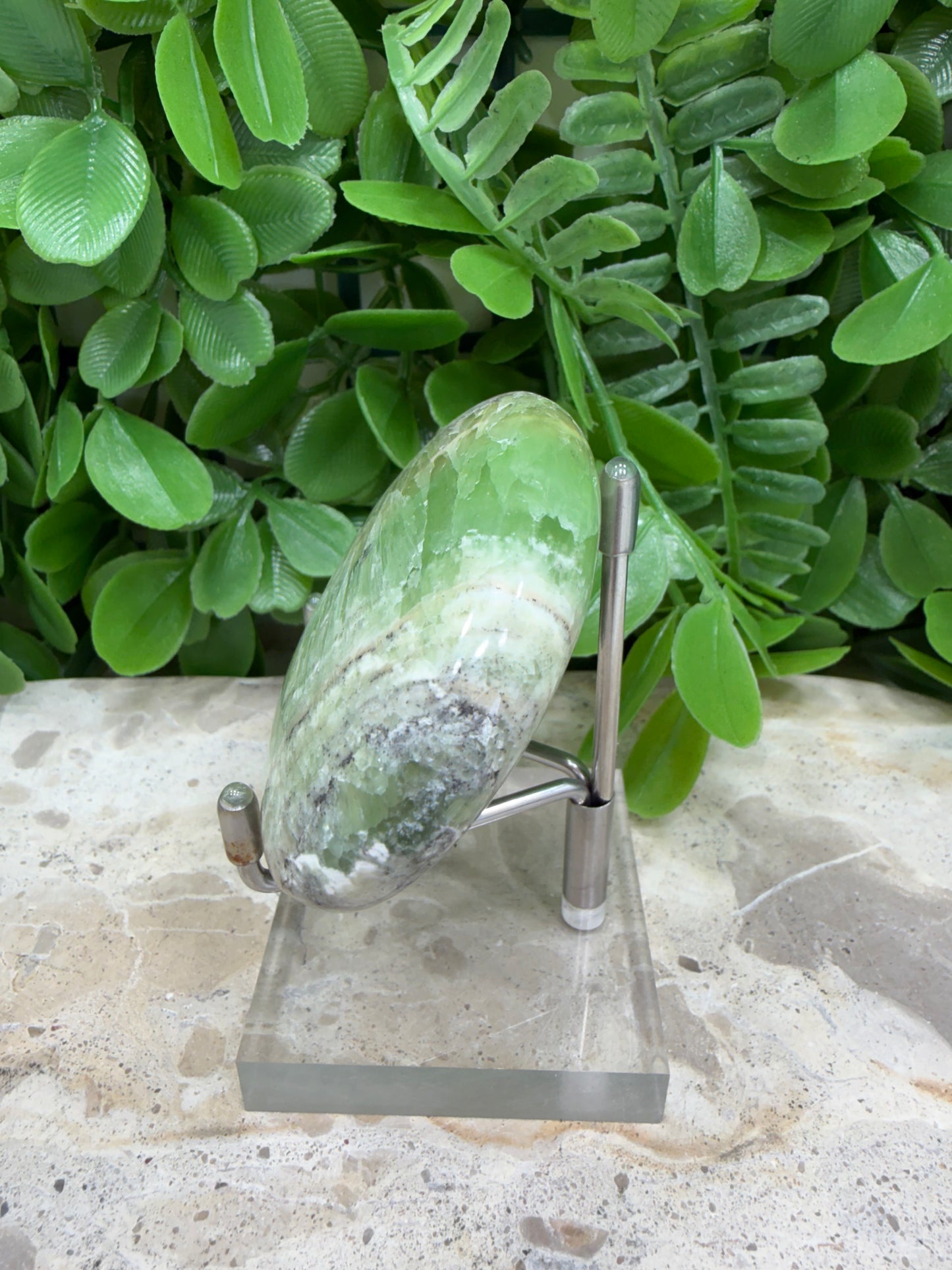 Emerald Kiwi Calcite Palm Stone 148g