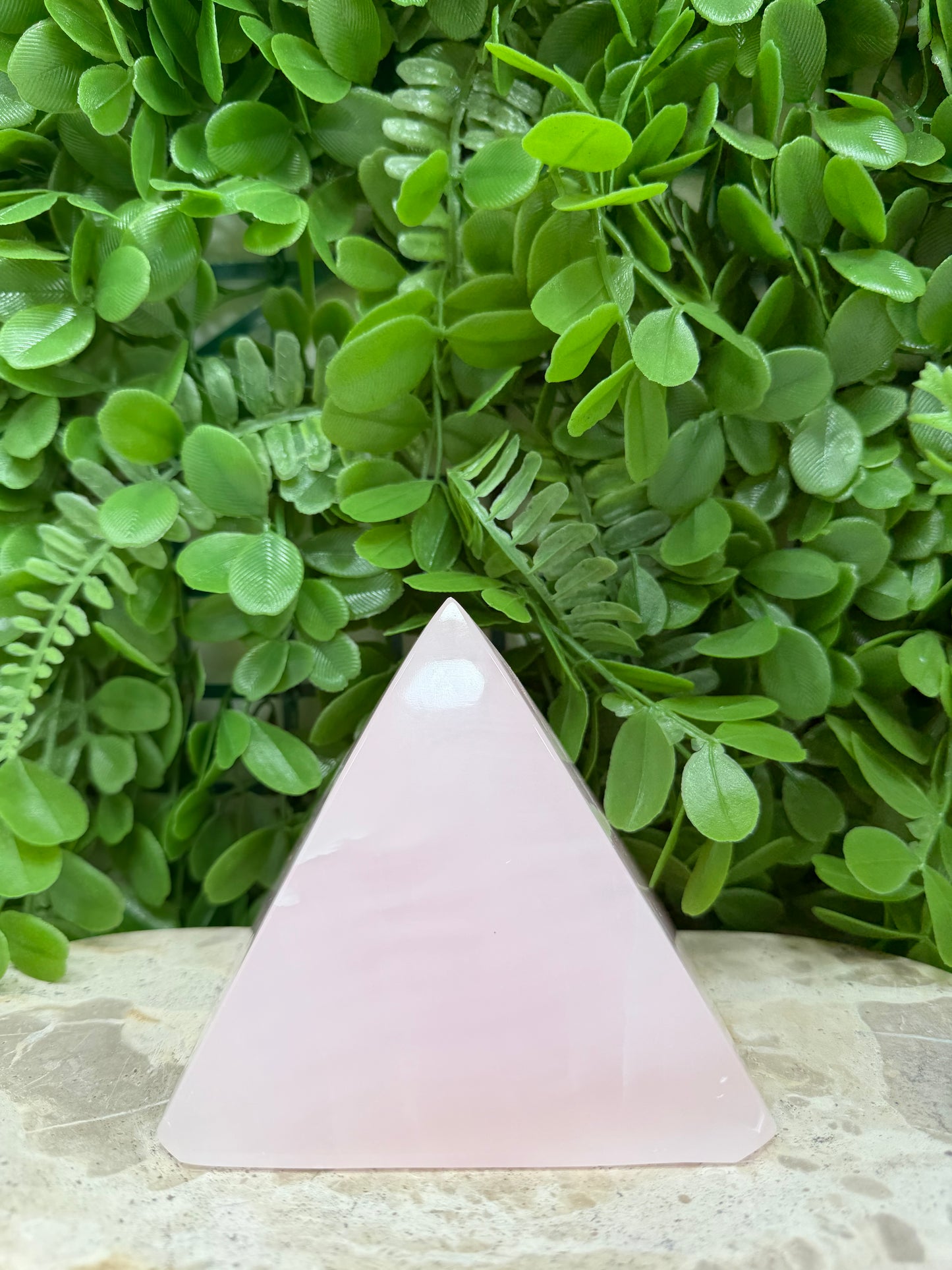Pink Mangano UV Pyramid 1066g