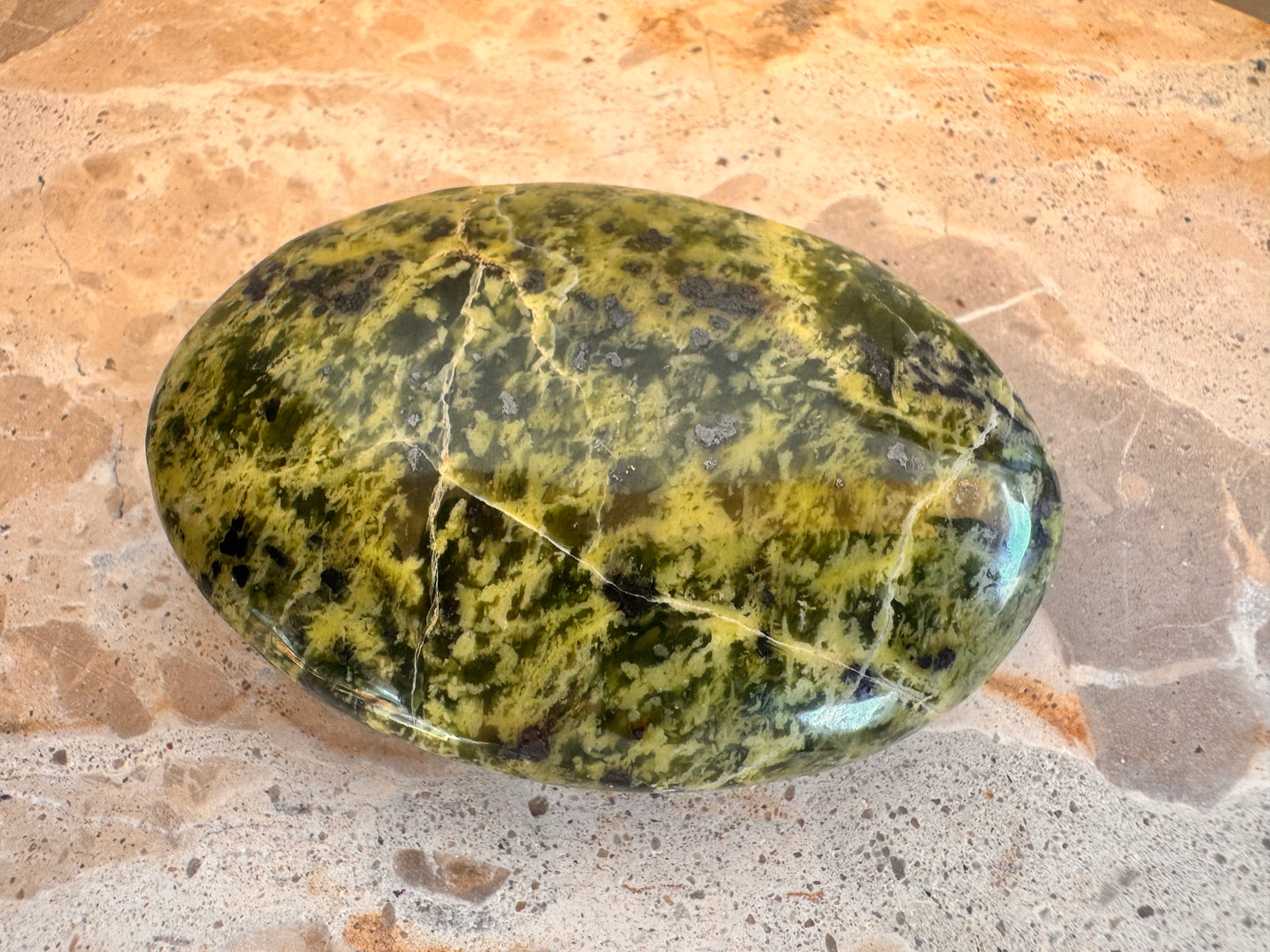 Mixed Serpentine Palm Stone 170g