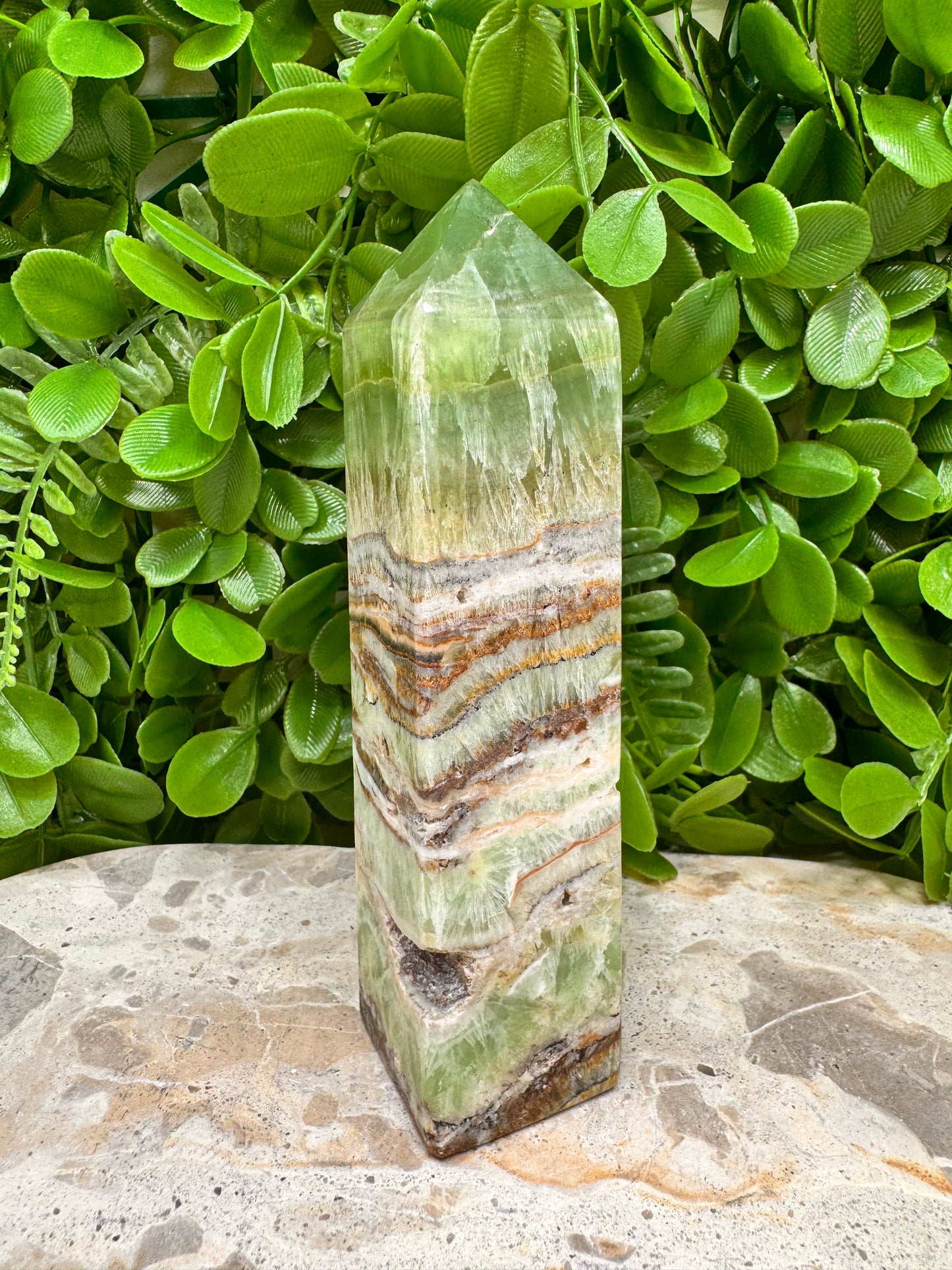 Emerald Kiwi Calcite Tower 384g
